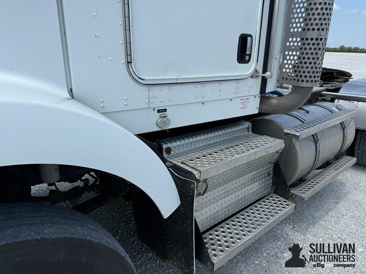 2010-kenworth-t800-image-13
