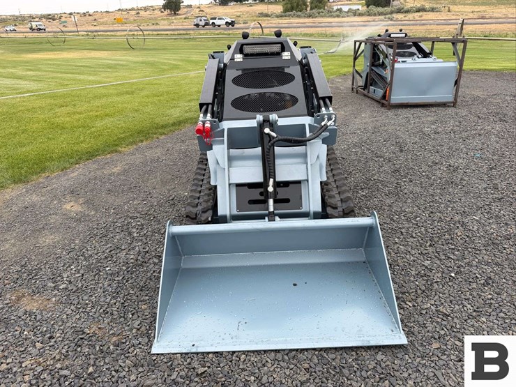 2026-ssl1200-mini-skid-steer-image-10