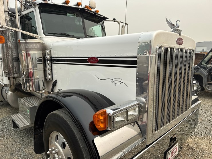 2007-peterbilt-379-image-11