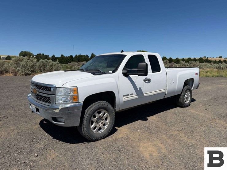 2013-chevrolet-silverado-3500-image-1