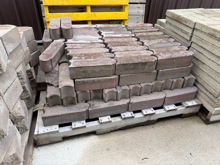 pallet-of-landscape-bullet-edgers-image-1