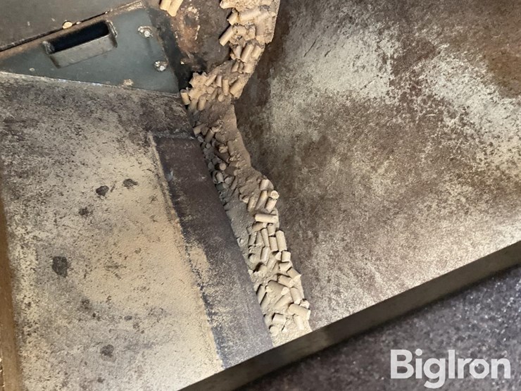 1500-lb-cake-feeder-image-15