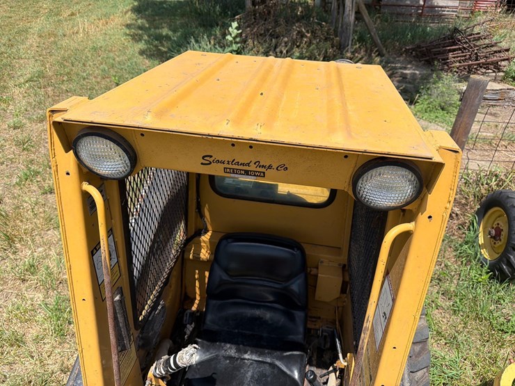 new-holland-l553-image-27