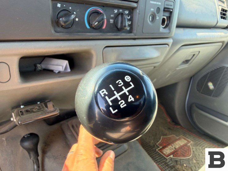 2002-ford-f550-image-32