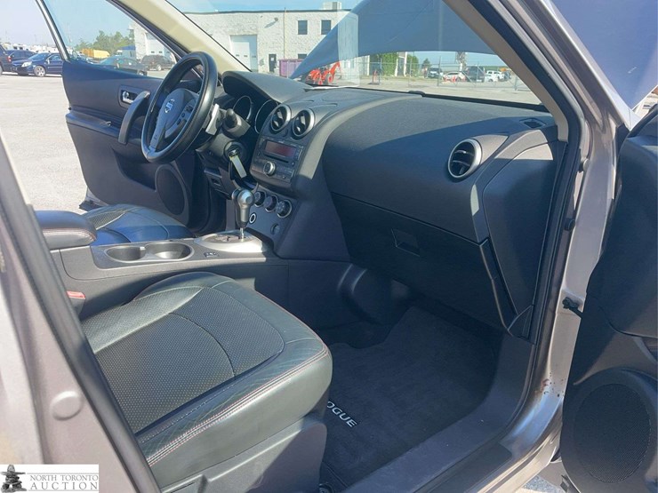 2010-nissan-rogue-image-18