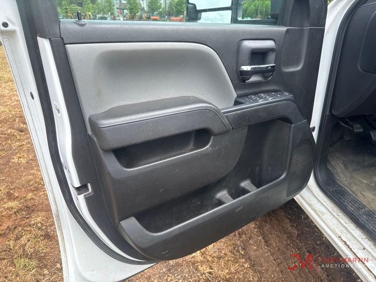 2016-chevrolet-3500hd-image-12