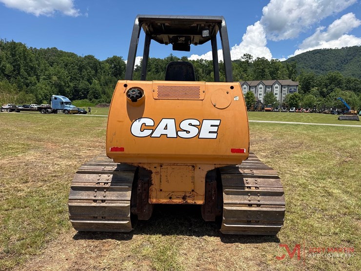 2018-case-750m-lgp-image-14