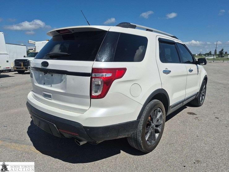 2011-ford-explorer-image-4