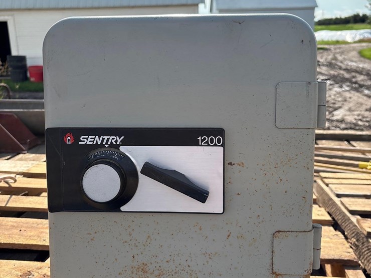 sentry-1200-safe-image-1