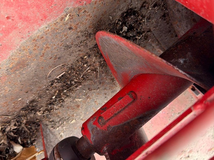 2016-farm-king-drive-over-hopper—1-owner-image-13
