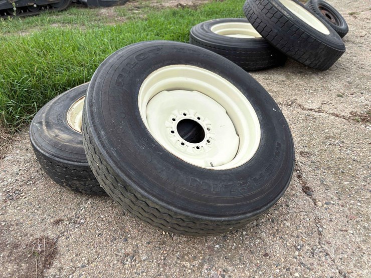 2---295/75r22.5-truck-rims-&-tires-image-2