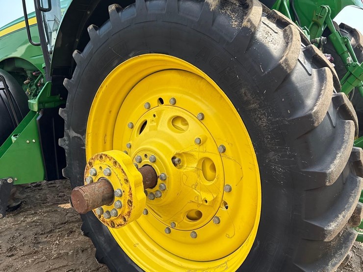 2013-john-deere-8235r-image-26