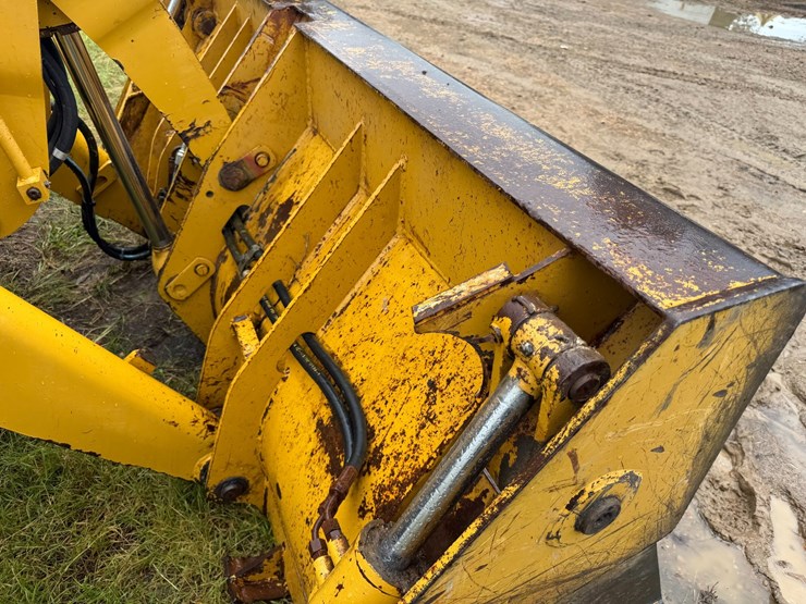 2006-caterpillar-420d-image-62