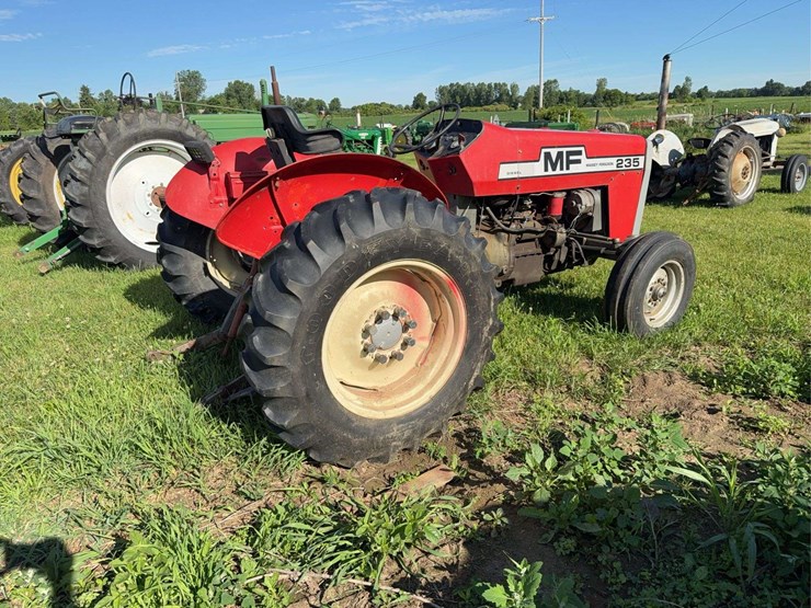 massey-ferguson-235-image-4