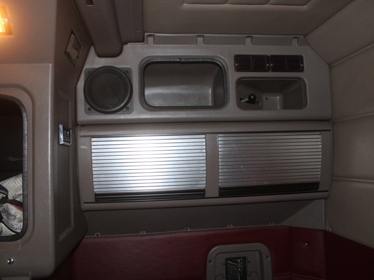 2006-peterbilt-379x-image-89