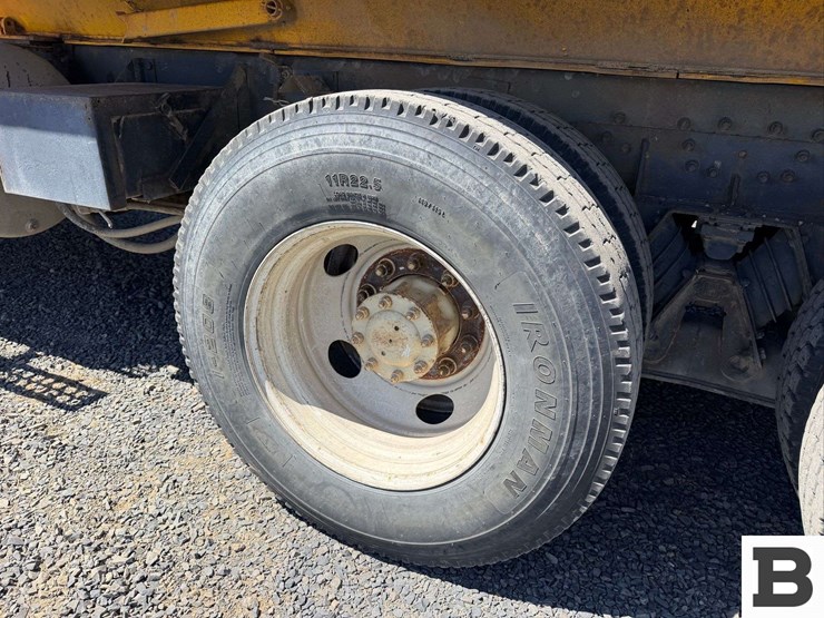 1999-mack-cl713-image-11