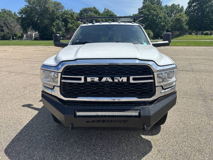 2022-dodge-3500-image-2