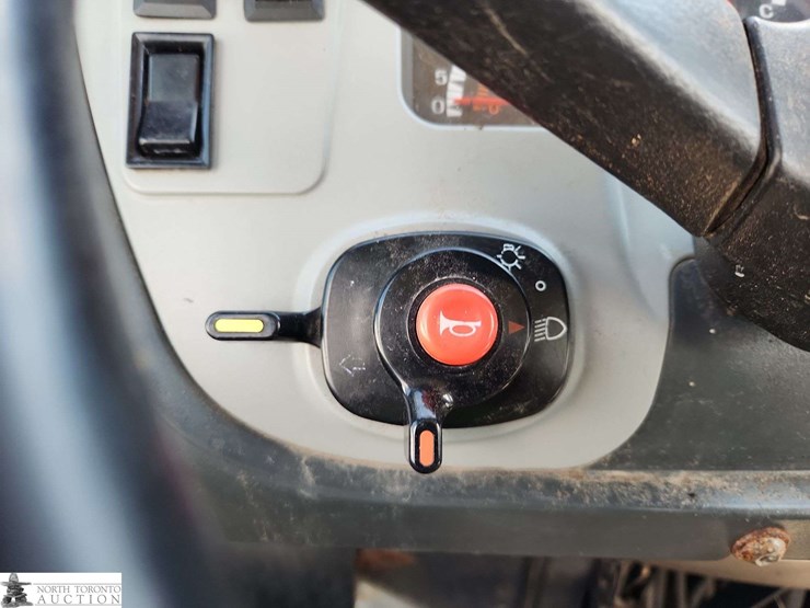 2012-kubota-rtv1100-image-21