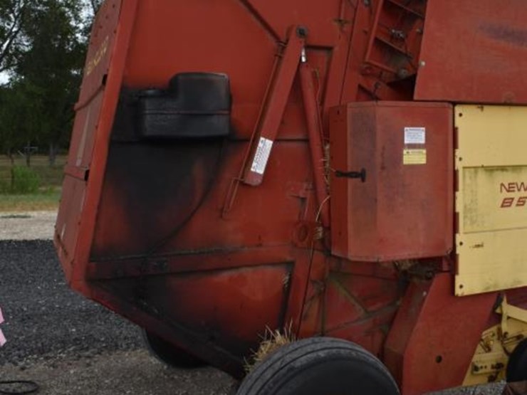 new-holland-853-image-3