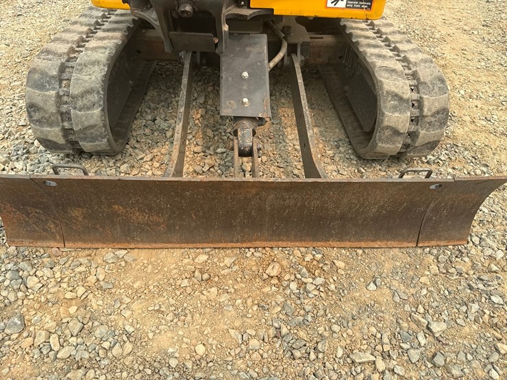 2023-deere-17g-image-21