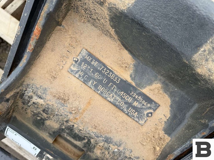 bobcat-12"-bucket-image-8