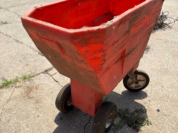 highcroft-feed-cart-image-3