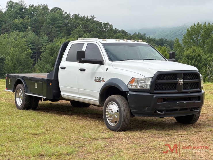 2014-ram-4500-heavy-duty-flatbed-truck-image-1