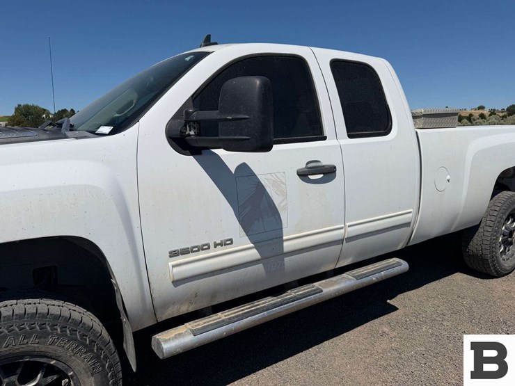 2013-chevrolet-silverado-3500-image-12