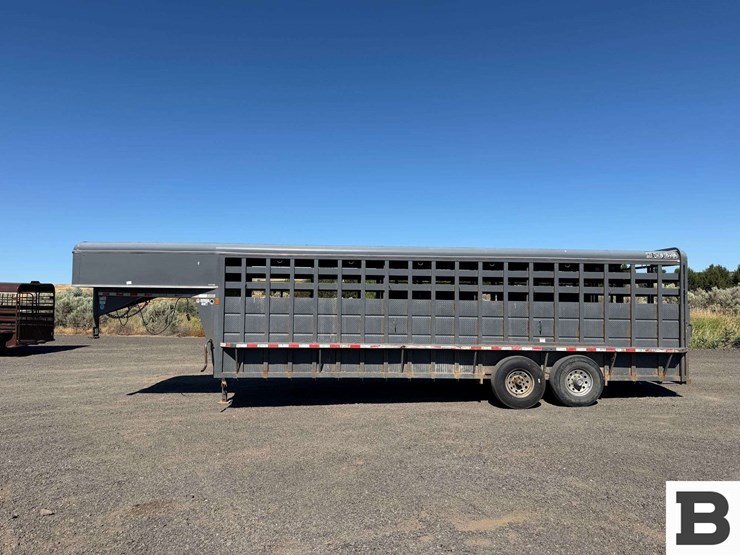 2015-c&b-quality-mavgnst24-14k-str-stock-trailer-image-2