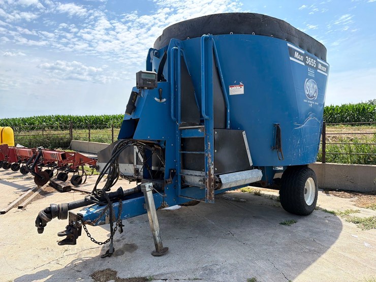 sac-3655-maxi-mixer-feeder-wagon-image-2