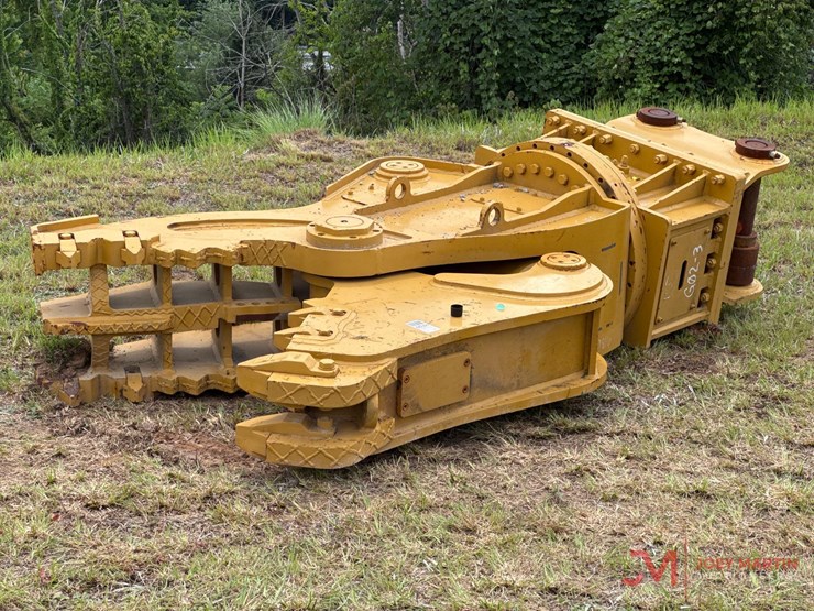 caterpillar-320-image-1
