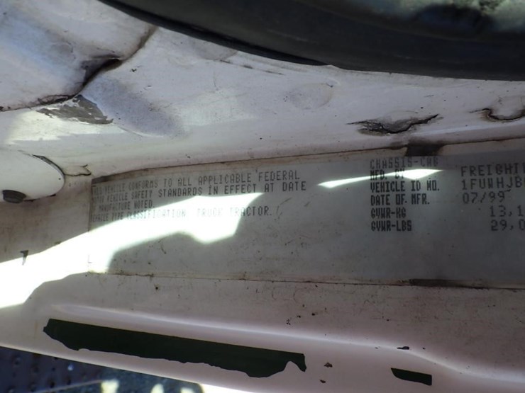2000-freightliner-fl70-image-34