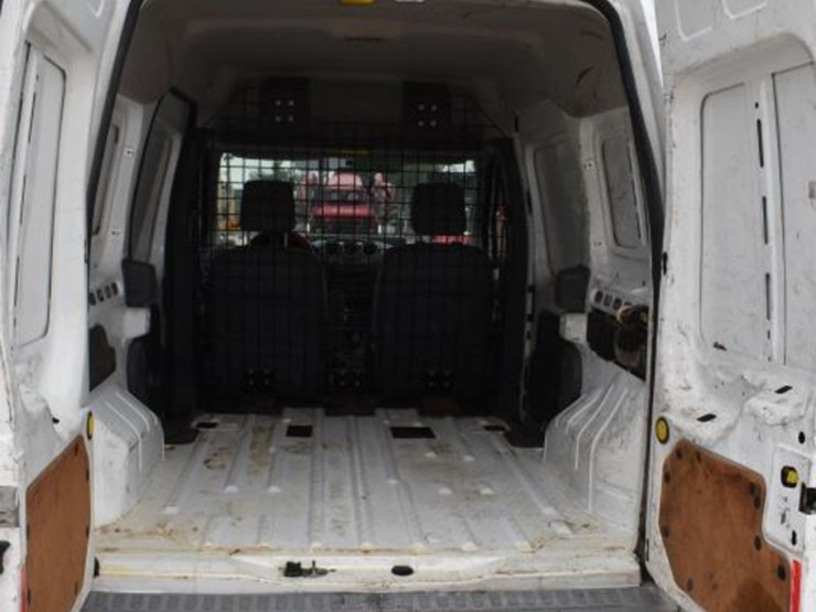2010-ford-transit-image-11