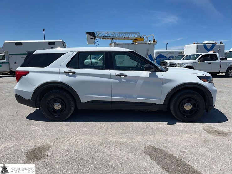 2022-ford-explorer-image-4