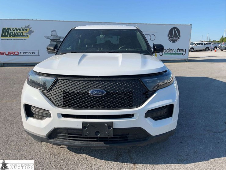 2022-ford-explorer-image-2