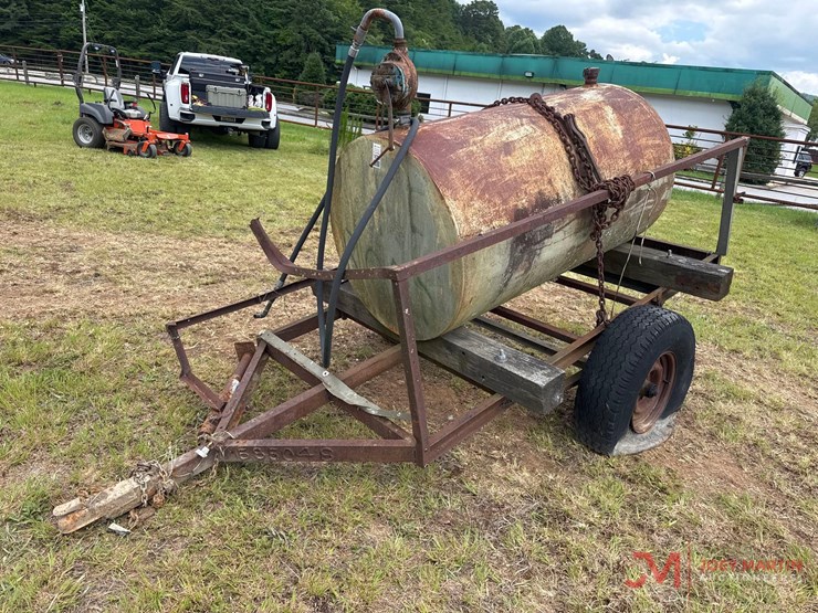 towable-fuel-tank-w/-hand-pump-&-hose-image-4
