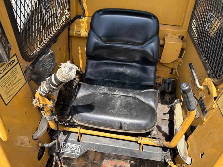 new-holland-l553-image-25