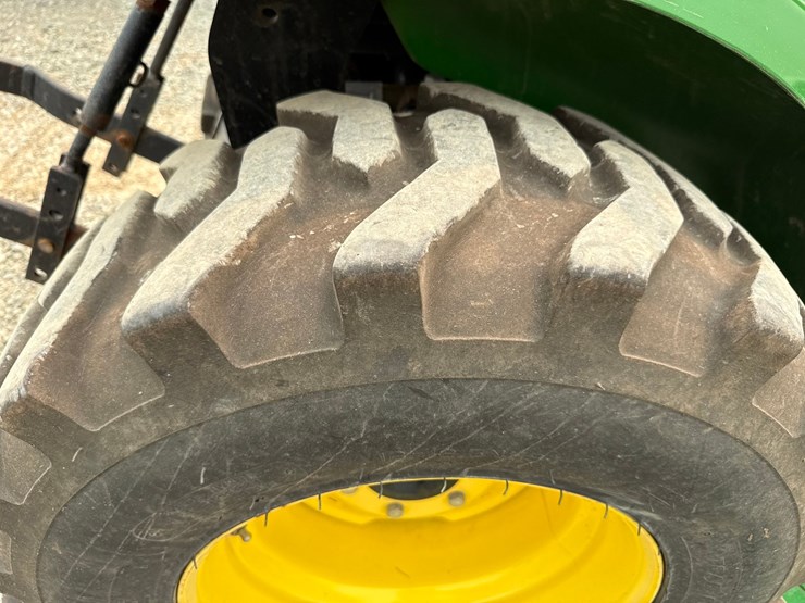 2014-john-deere-2025r-image-41