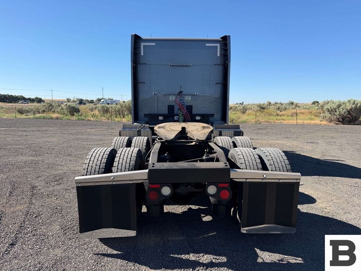 2016-peterbilt-579-image-4