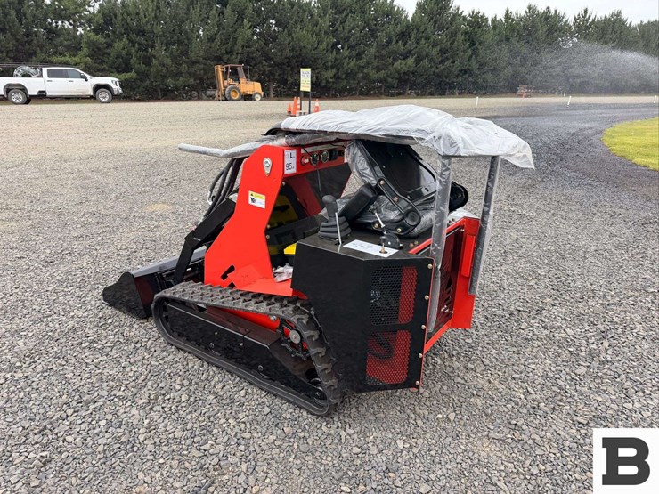 2026-sdlanch-ssl580-mini-skid-steer-image-3