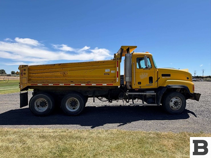 2001-mack-cl713-image-7
