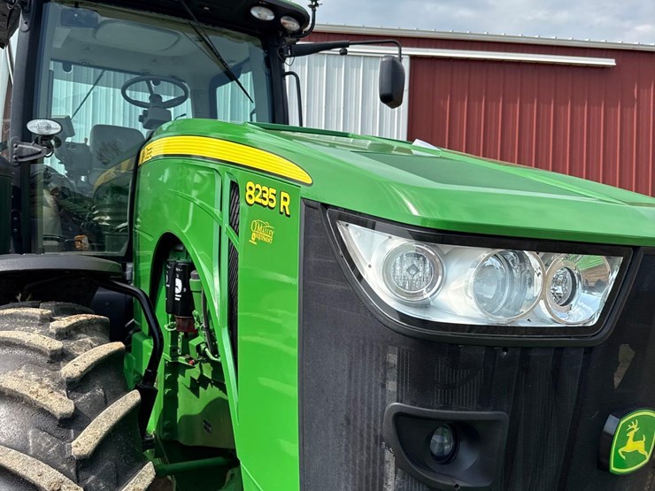 2013-john-deere-8235r-image-36