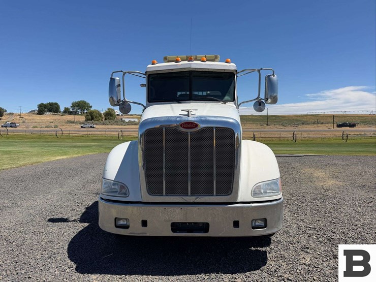 2012-peterbilt-384-image-8