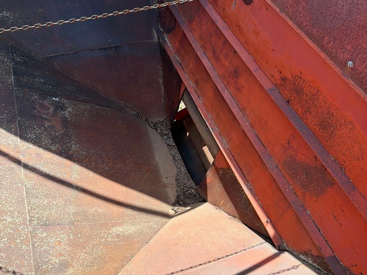 m&w-350-bushel-gravity-wagon-image-20