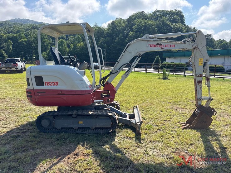 takeuchi-tb230-image-5