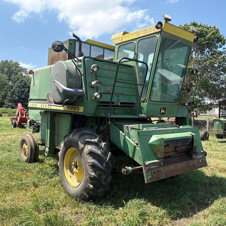 JOHN DEERE 4400