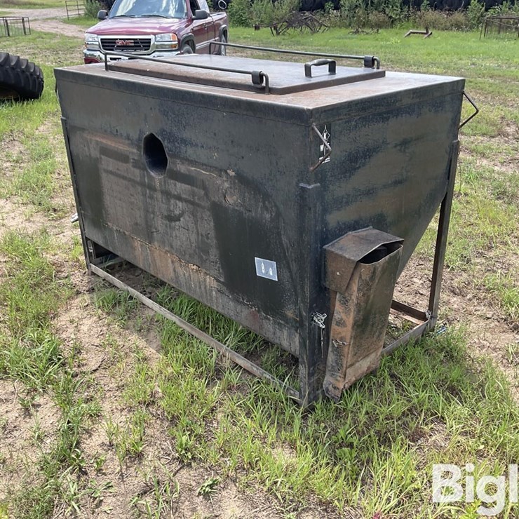 1500 LB Cake Feeder