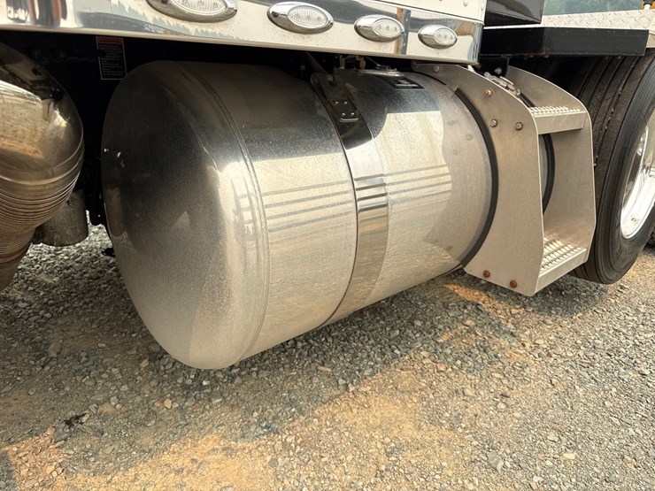 2007-peterbilt-379-image-74