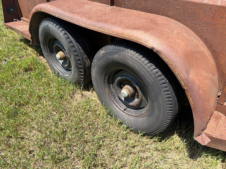 1984-circle-j-6ft-x-16ft-bumper-hitch-livestock-trailer-image-18