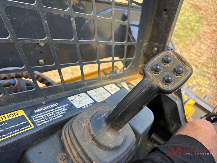 2024-deere-331g-image-23